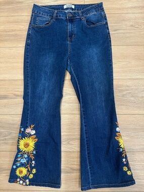 Telepatia Floral Embroidered Flare Jeans. Size: 13/31